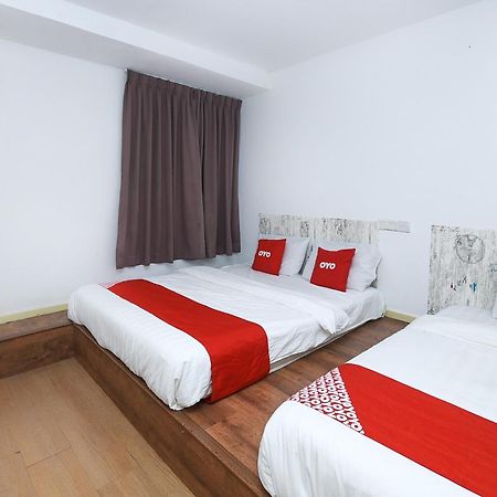 Oyo 90820 River Inn Miri Eksteriør billede